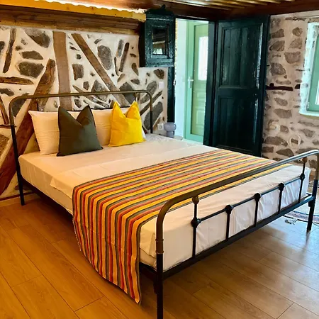 Atelies View House *